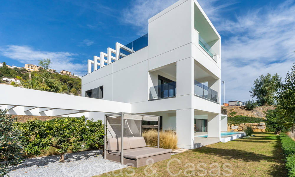 Ready to move in, modern luxury villa for sale with infinity pool in an exclusive gated community in Benalmadena, Costa del Sol 64101