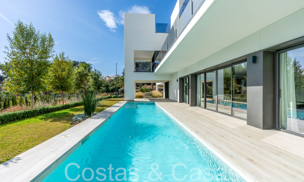 Ready to move in, modern luxury villa for sale with infinity pool in an exclusive gated community in Benalmadena, Costa del Sol 64102