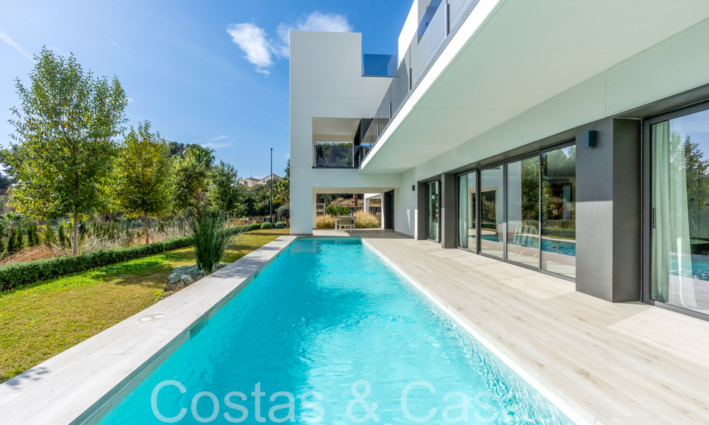 Ready to move in, modern luxury villa for sale with infinity pool in an exclusive gated community in Benalmadena, Costa del Sol 64102
