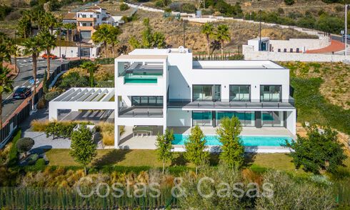 Ready to move in, modern luxury villa for sale with infinity pool in an exclusive gated community in Benalmadena, Costa del Sol 64107