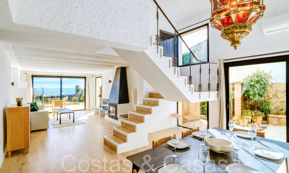 Mediterranean villa for sale on frontline beach near Estepona centre 64014