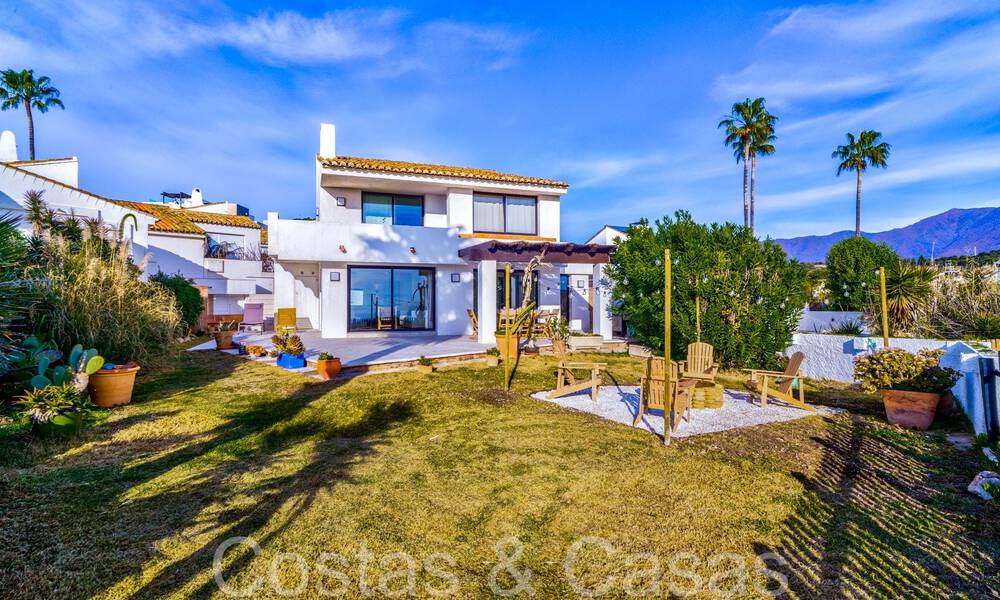 Mediterranean villa for sale on frontline beach near Estepona centre 64015
