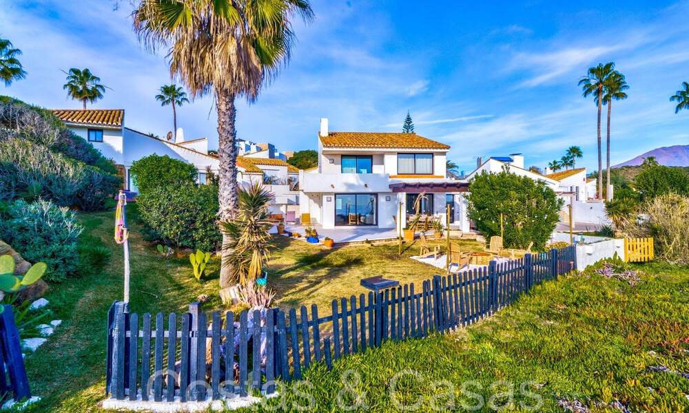 Mediterranean villa for sale on frontline beach near Estepona centre 64016