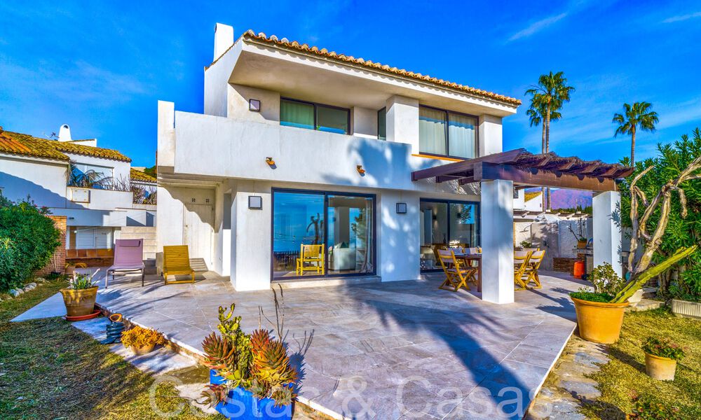 Mediterranean villa for sale on frontline beach near Estepona centre 64018