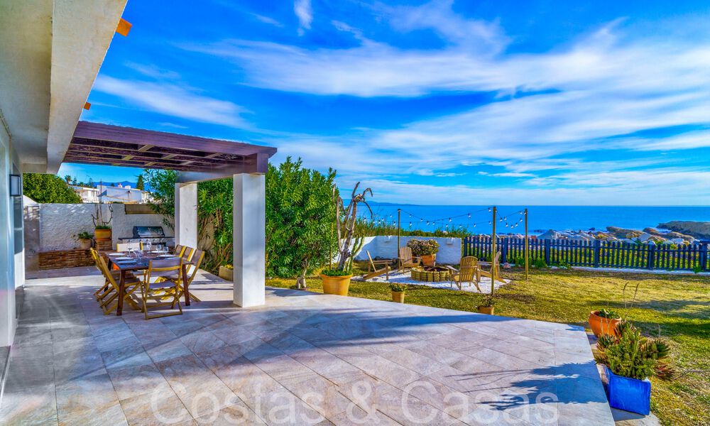 Mediterranean villa for sale on frontline beach near Estepona centre 64019