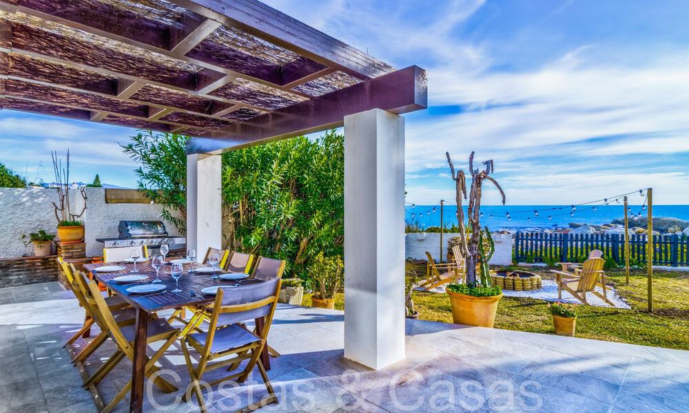 Mediterranean villa for sale on frontline beach near Estepona centre 64020