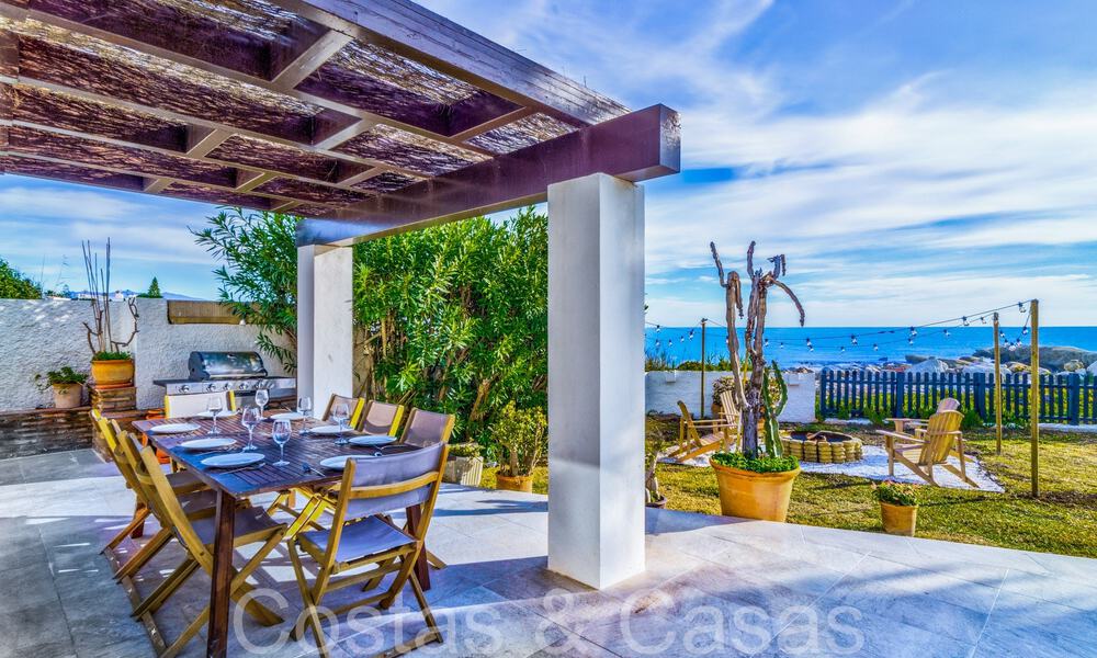 Mediterranean villa for sale on frontline beach near Estepona centre 64020
