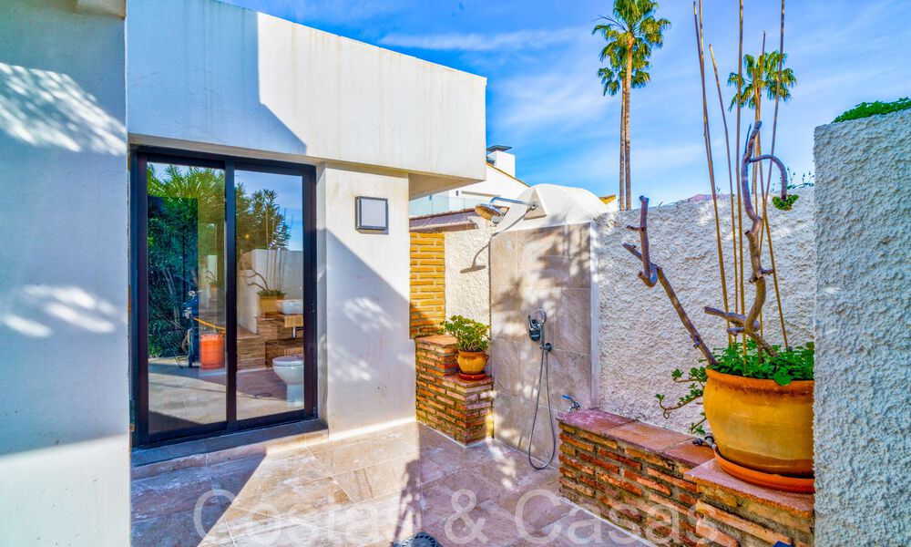 Mediterranean villa for sale on frontline beach near Estepona centre 64021