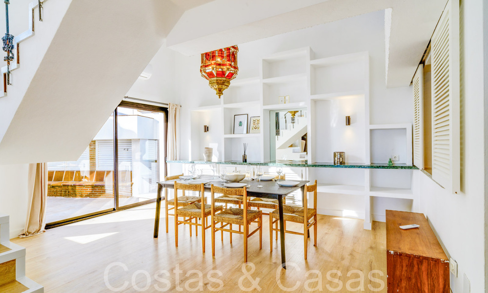 Mediterranean villa for sale on frontline beach near Estepona centre 64033