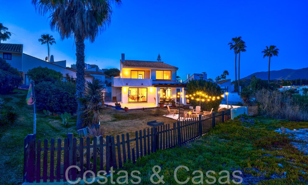 Mediterranean villa for sale on frontline beach near Estepona centre 64054