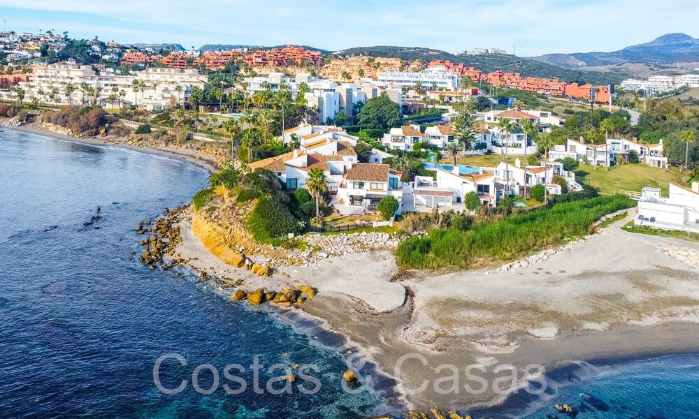 Mediterranean villa for sale on frontline beach near Estepona centre 64057