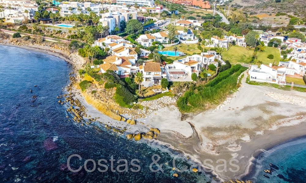 Mediterranean villa for sale on frontline beach near Estepona centre 64058