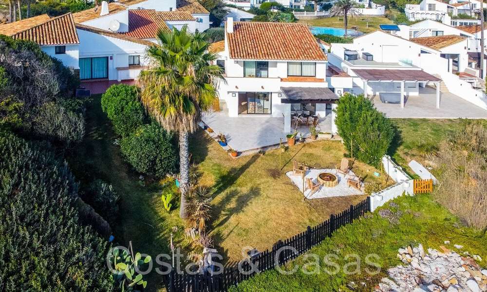 Mediterranean villa for sale on frontline beach near Estepona centre 64062