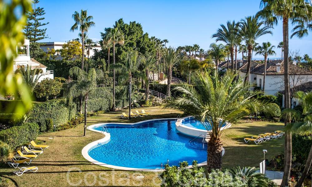 Prestigious renovated house for sale surrounded by golf courses in Nueva Andalucia's golf valley, Marbella 64111