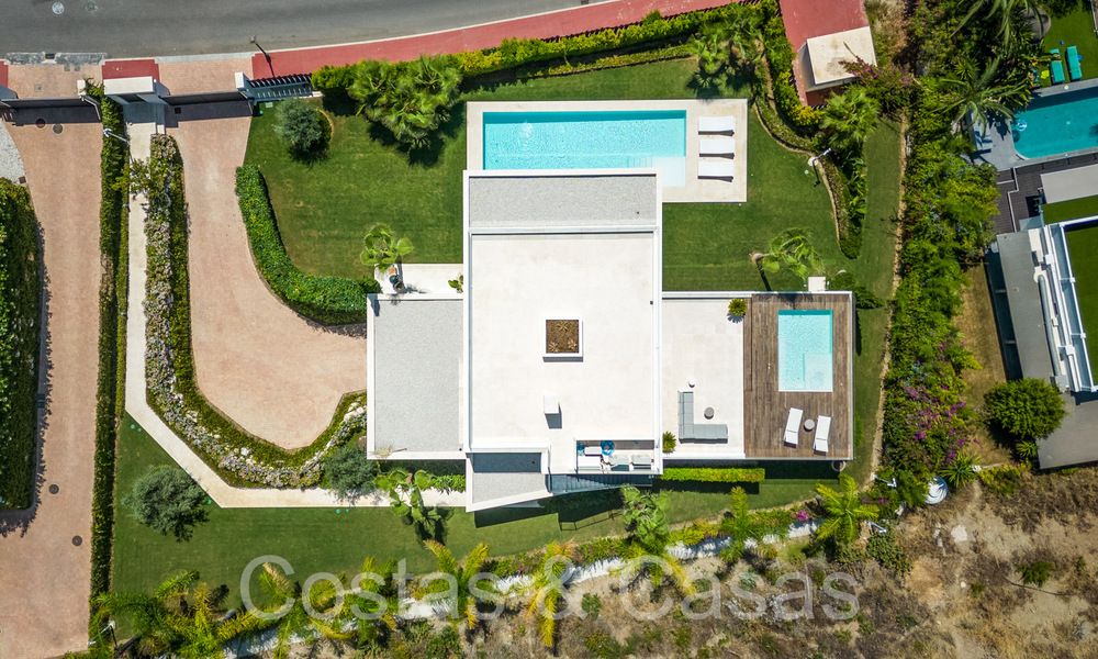 Superior luxury villa with modern architecture for sale a stone's throw from Nueva Andalucia's golf valley, Marbella 64176