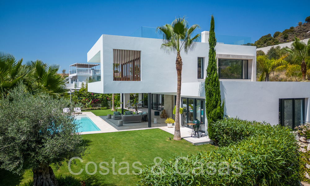 Superior luxury villa with modern architecture for sale a stone's throw from Nueva Andalucia's golf valley, Marbella 64182