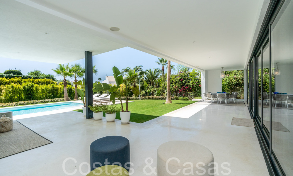 Superior luxury villa with modern architecture for sale a stone's throw from Nueva Andalucia's golf valley, Marbella 64186
