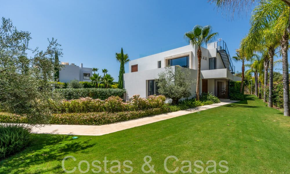 Superior luxury villa with modern architecture for sale a stone's throw from Nueva Andalucia's golf valley, Marbella 64193
