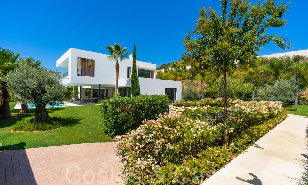 Superior luxury villa with modern architecture for sale a stone's throw from Nueva Andalucia's golf valley, Marbella 64203