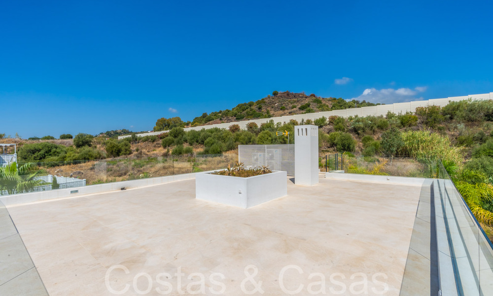 Superior luxury villa with modern architecture for sale a stone's throw from Nueva Andalucia's golf valley, Marbella 64207