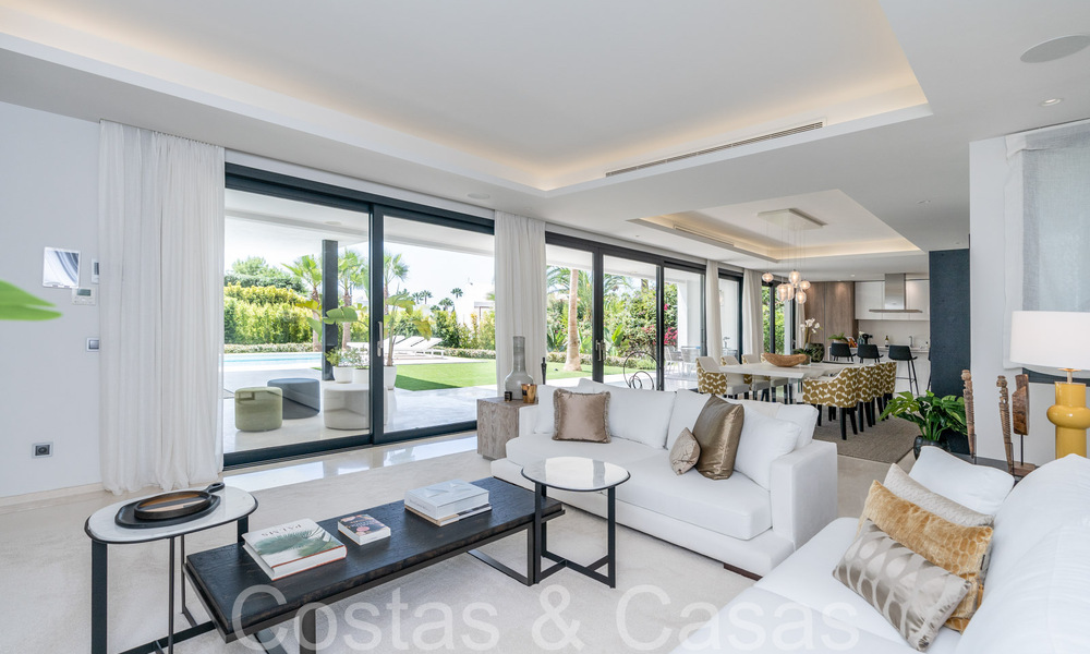 Superior luxury villa with modern architecture for sale a stone's throw from Nueva Andalucia's golf valley, Marbella 64224