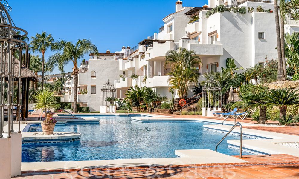 Charming apartment for sale with panoramic valley and sea views in Nueva Andalucia, Marbella 64597