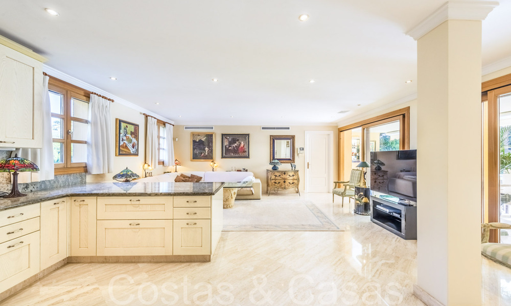 Traditional luxury villa with Andalusian charm for sale in Las Brisas in Nueva Andalucia's golf valley, Marbella 64156
