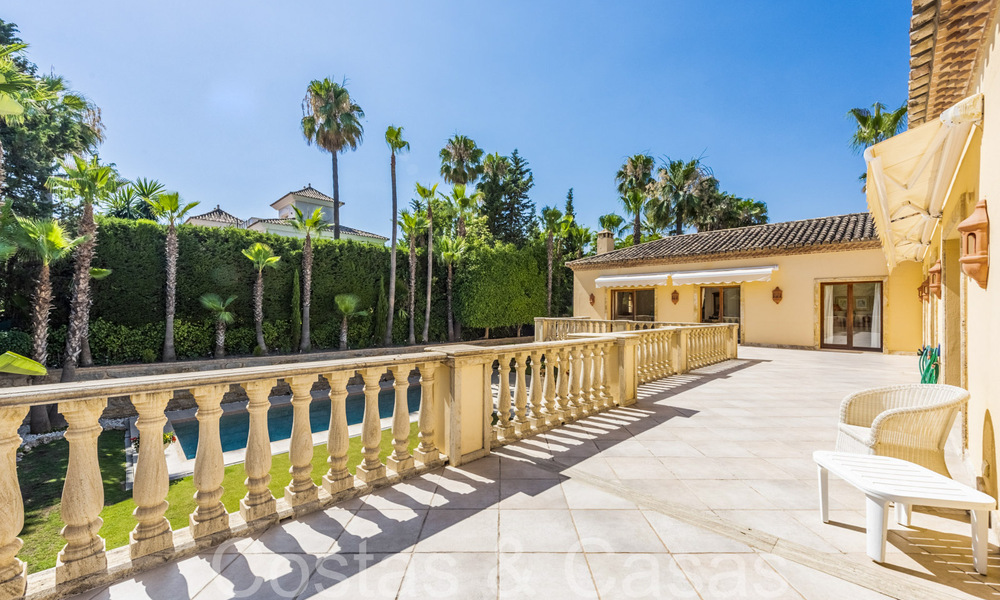 Traditional luxury villa with Andalusian charm for sale in Las Brisas in Nueva Andalucia's golf valley, Marbella 64164