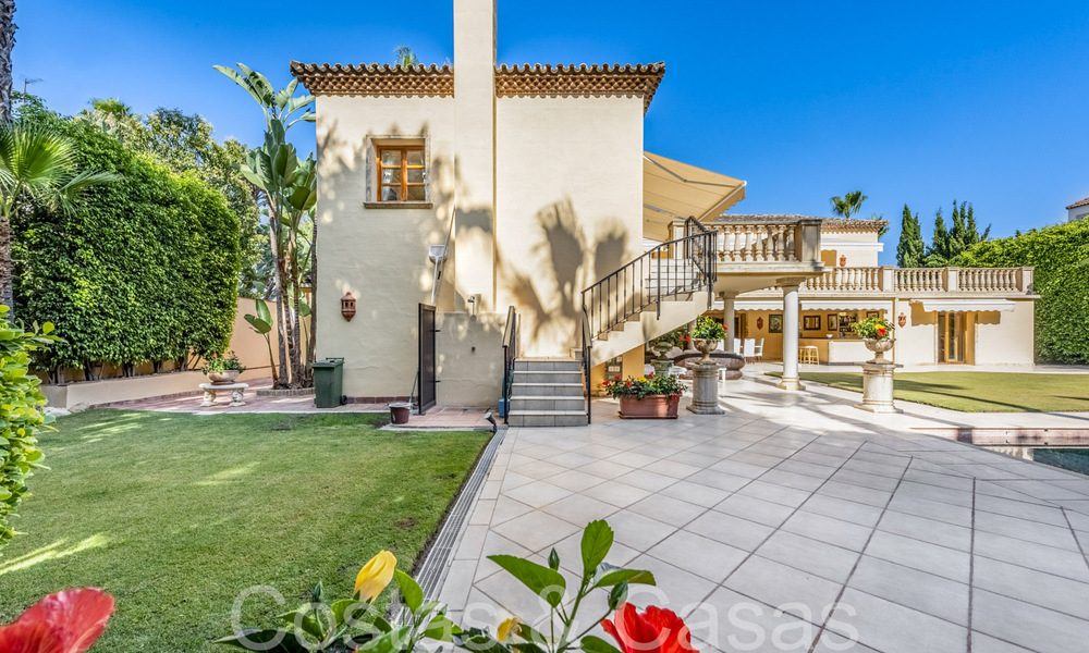 Traditional luxury villa with Andalusian charm for sale in Las Brisas in Nueva Andalucia's golf valley, Marbella 64167