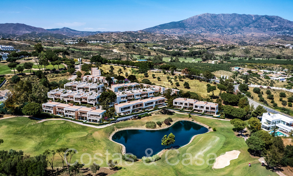 New project with modern luxury houses for sale adjacent to the golf course in Mijas, Costa del Sol 64610