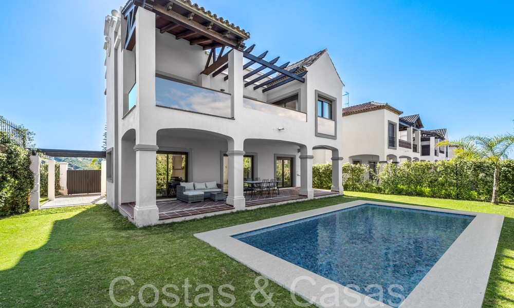 Spacious Spanish villas for sale in an idyllic golf setting in La Duquesa, Costa del Sol 64630