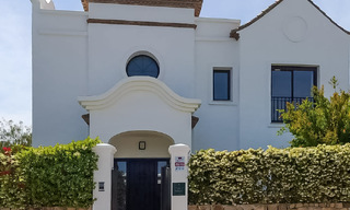 Spacious Spanish villas for sale in an idyllic golf setting in La Duquesa, Costa del Sol 64632 