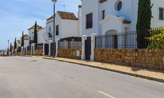 Spacious Spanish villas for sale in an idyllic golf setting in La Duquesa, Costa del Sol 64633 