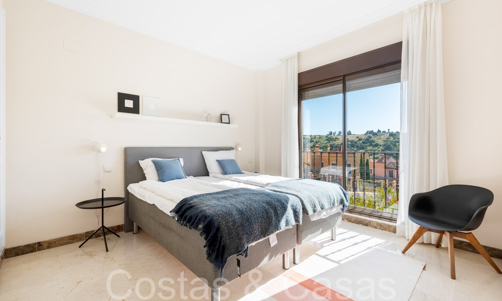 Spacious Spanish villas for sale in an idyllic golf setting in La Duquesa, Costa del Sol 64641