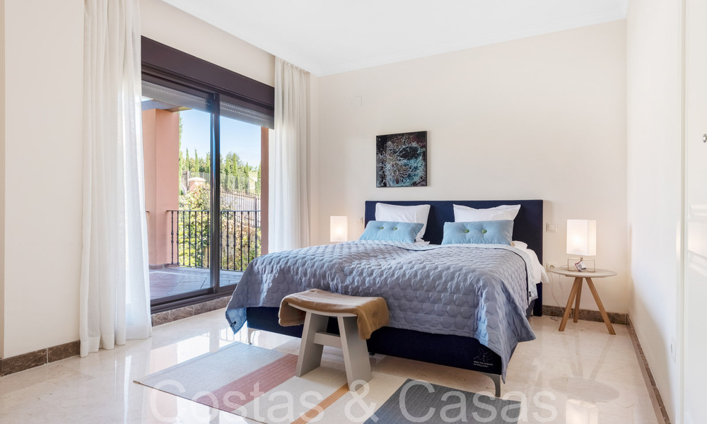 Spacious Spanish villas for sale in an idyllic golf setting in La Duquesa, Costa del Sol 64643