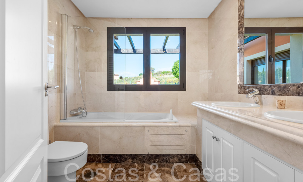 Spacious Spanish villas for sale in an idyllic golf setting in La Duquesa, Costa del Sol 64644