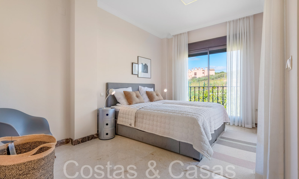 Spacious Spanish villas for sale in an idyllic golf setting in La Duquesa, Costa del Sol 64645