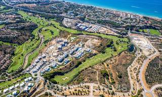 Prestigious new build apartments for sale directly on the golf course, with sea and golf views, East Marbella 64727 