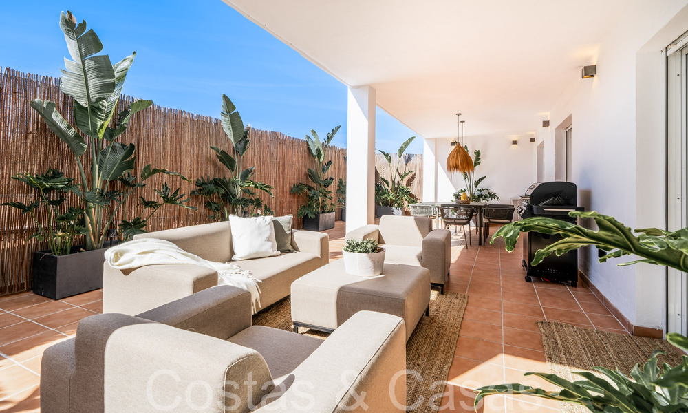 Stylish renovated apartment for sale in gated community in Nueva Andalucia, Marbella 65420