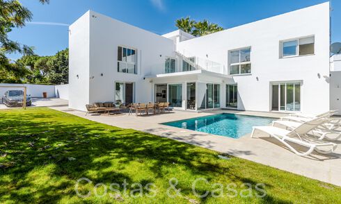 Ready to move in, modern luxury villa for sale surrounded by golf courses in Nueva Andalucia, Marbella 65512
