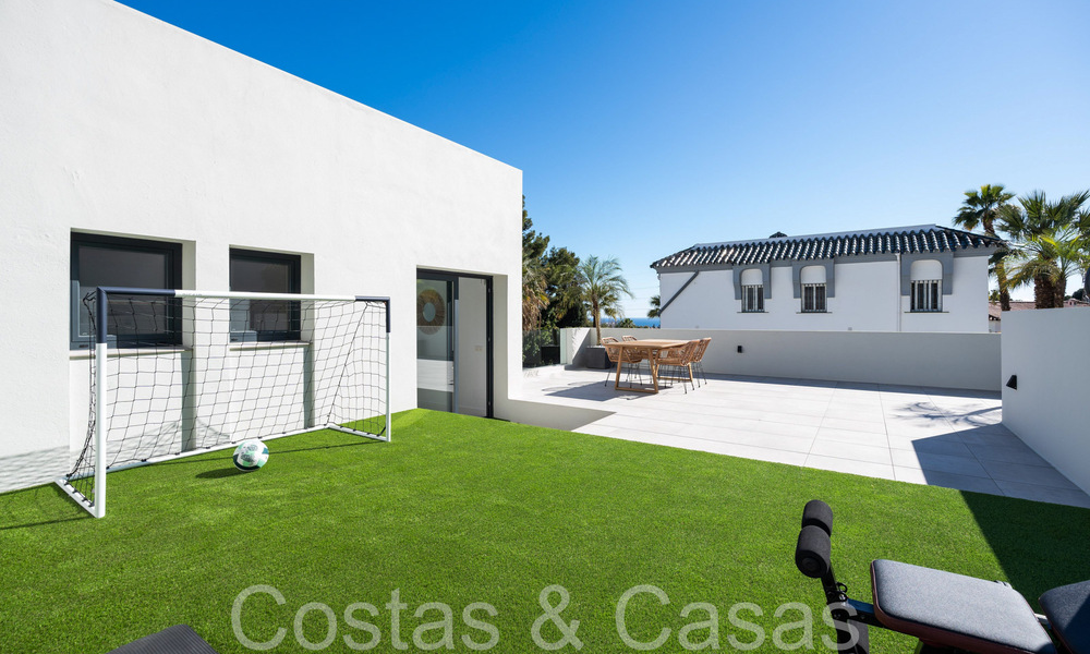 Ready to move in, modern quality villa for sale close to the golf courses in Nueva Andalucia, Marbella 65262