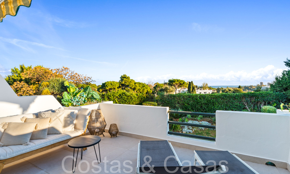 Recently renovated townhouse in a gated complex for sale, adjacent to the golf course in Nueva Andalucia, Marbella 65209