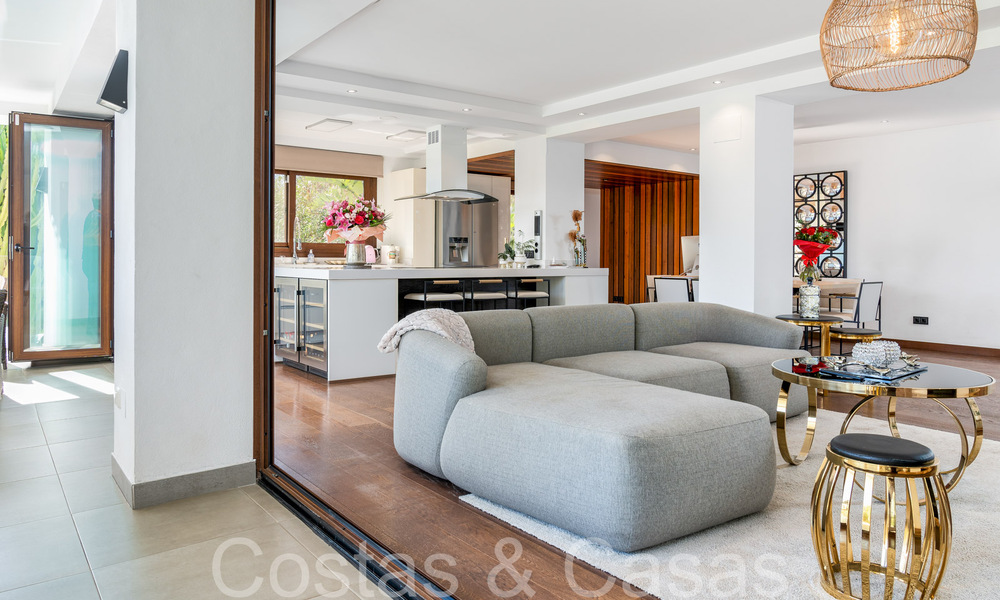 Spacious, contemporary luxury villa for sale in a popular residential area in Nueva Andalucia, Marbella 65015