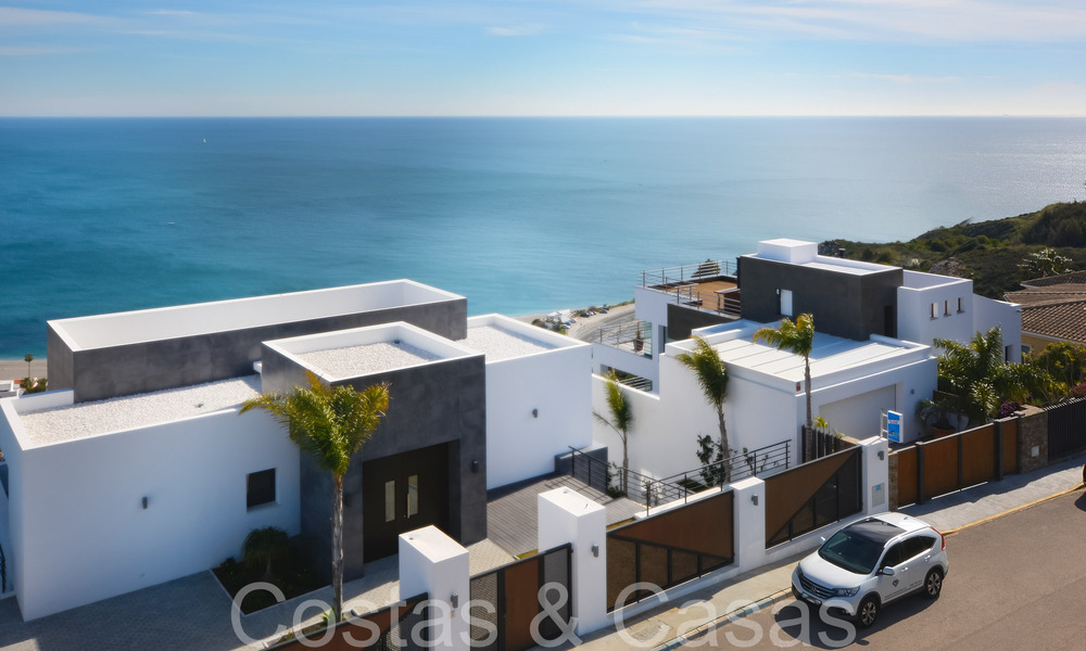 Luxurious villa with modern architectural style and breathtaking sea views for sale in Manilva, Costa del Sol 64986