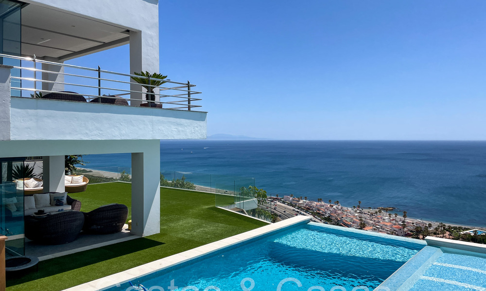 Luxurious villa with modern architectural style and breathtaking sea views for sale in Manilva, Costa del Sol 64994