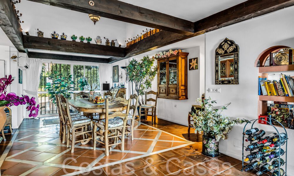 Rustic villa for sale on a spacious plot on the New Golden Mile between Marbella and Estepona 65601
