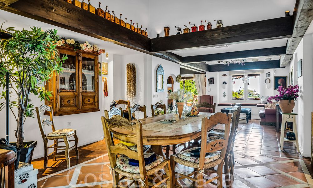 Rustic villa for sale on a spacious plot on the New Golden Mile between Marbella and Estepona 65602