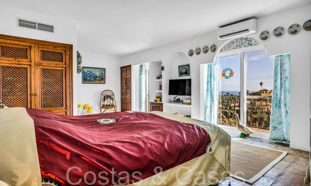 Rustic villa for sale on a spacious plot on the New Golden Mile between Marbella and Estepona 65615