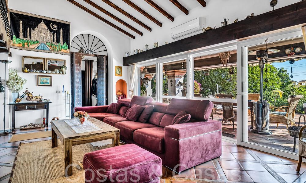 Rustic villa for sale on a spacious plot on the New Golden Mile between Marbella and Estepona 65626