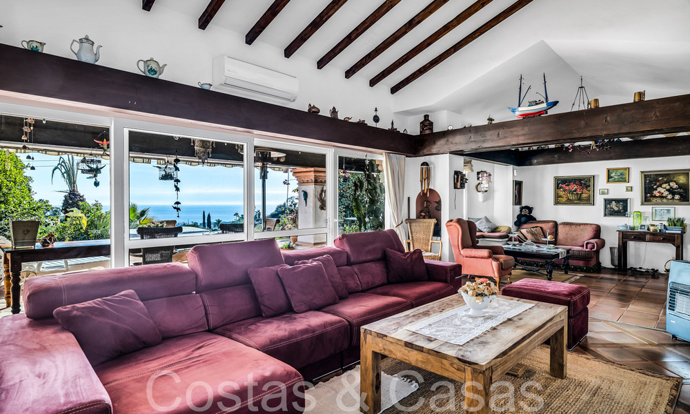 Rustic villa for sale on a spacious plot on the New Golden Mile between Marbella and Estepona 65627